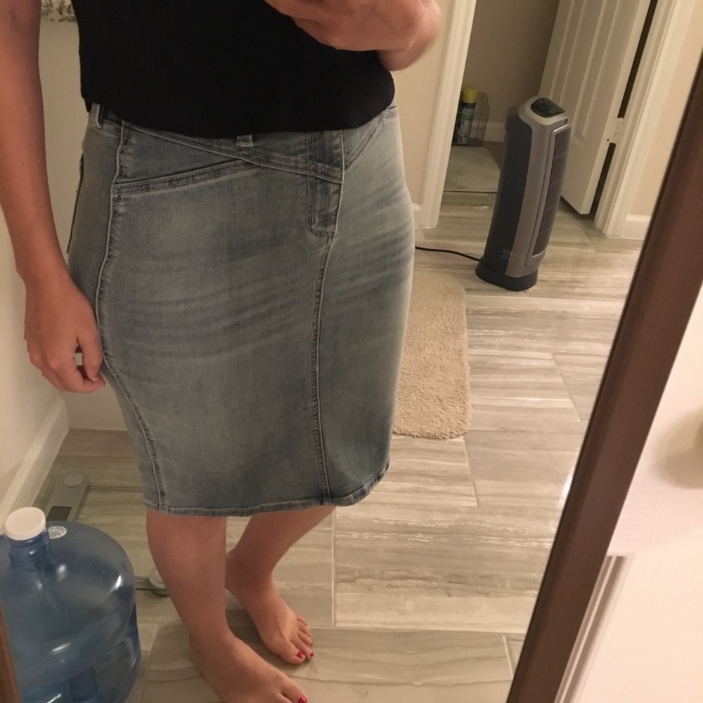 $8 selection 💫Stylish Stretch Denim Pencil Skirt